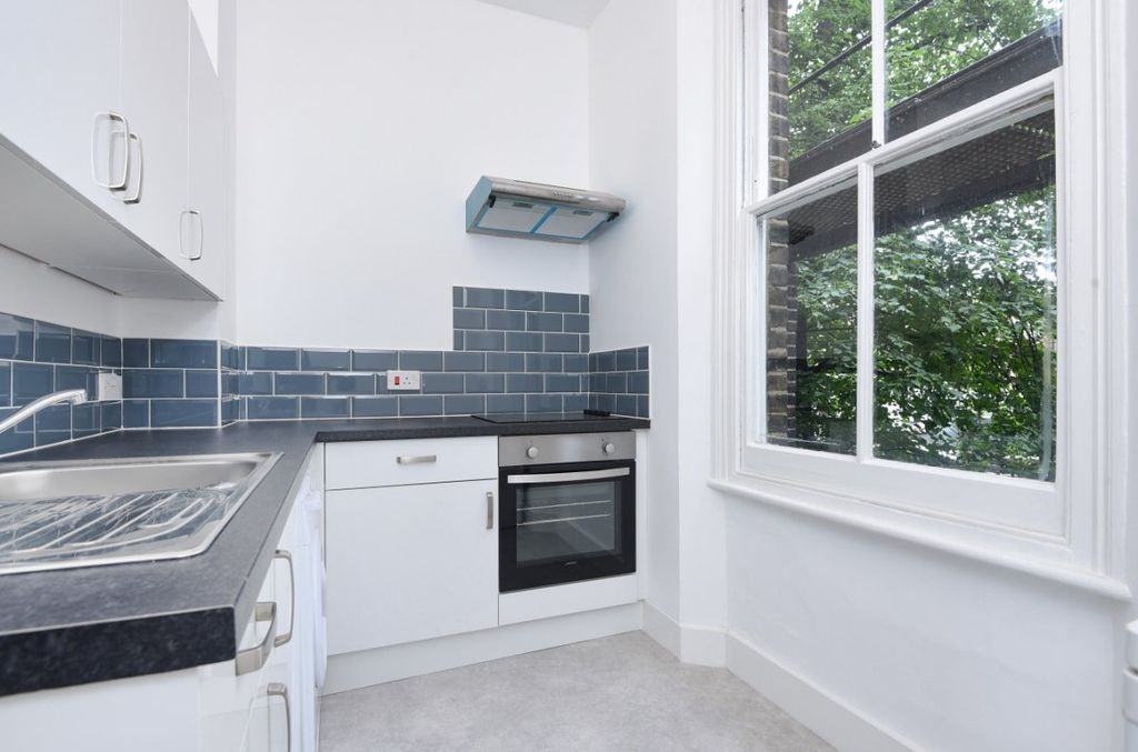 Property photo 2 of 5 Mont - Kitchen