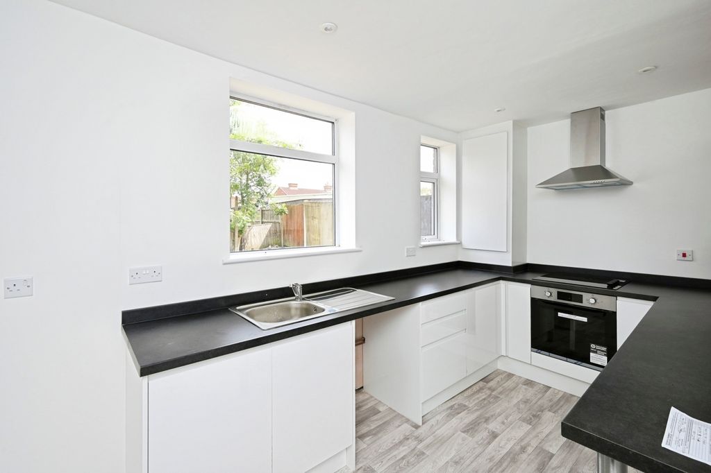 Property photo 3 of 16 Pbox-Img.Jpg