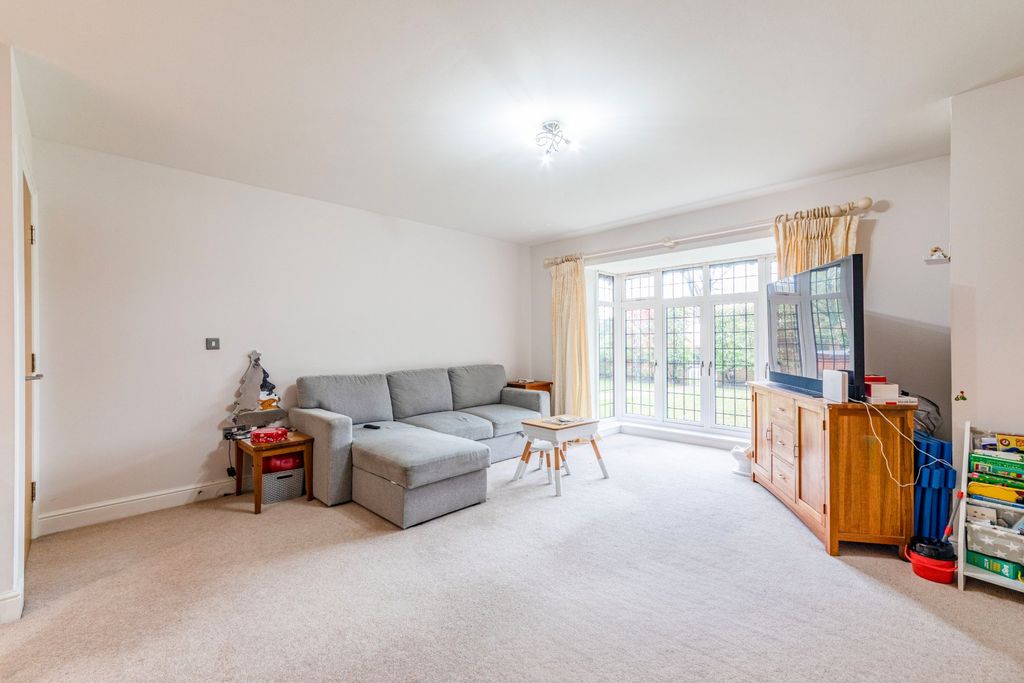 Property photo 2 of 12 Picture No. 17