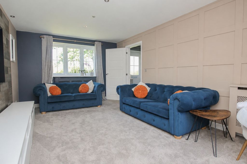 Property photo 2 of 22 5158021