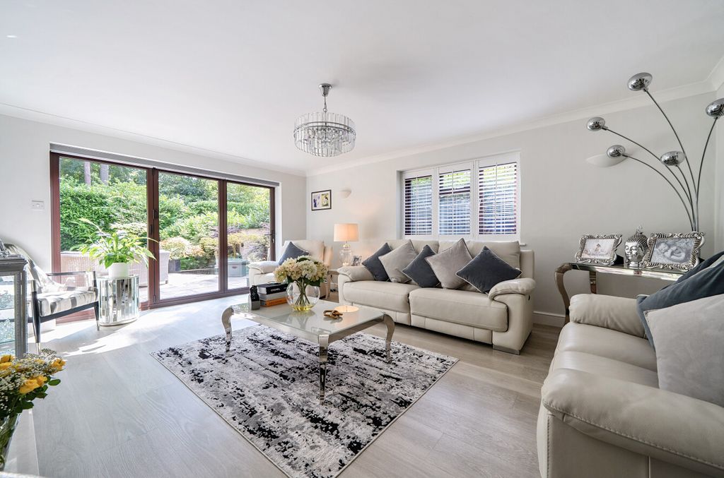 Property photo 3 of 23 1300097-23-686Bee...