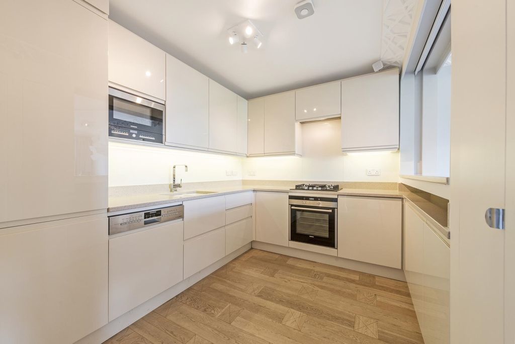 Property photo 2 of 11 Kitchen