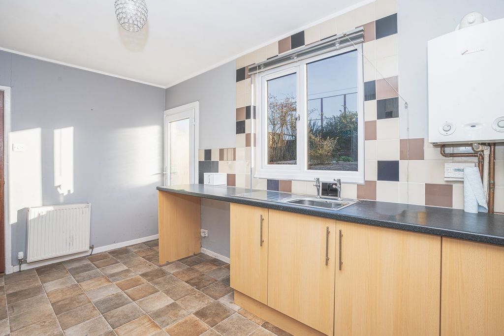 Property photo 3 of 32