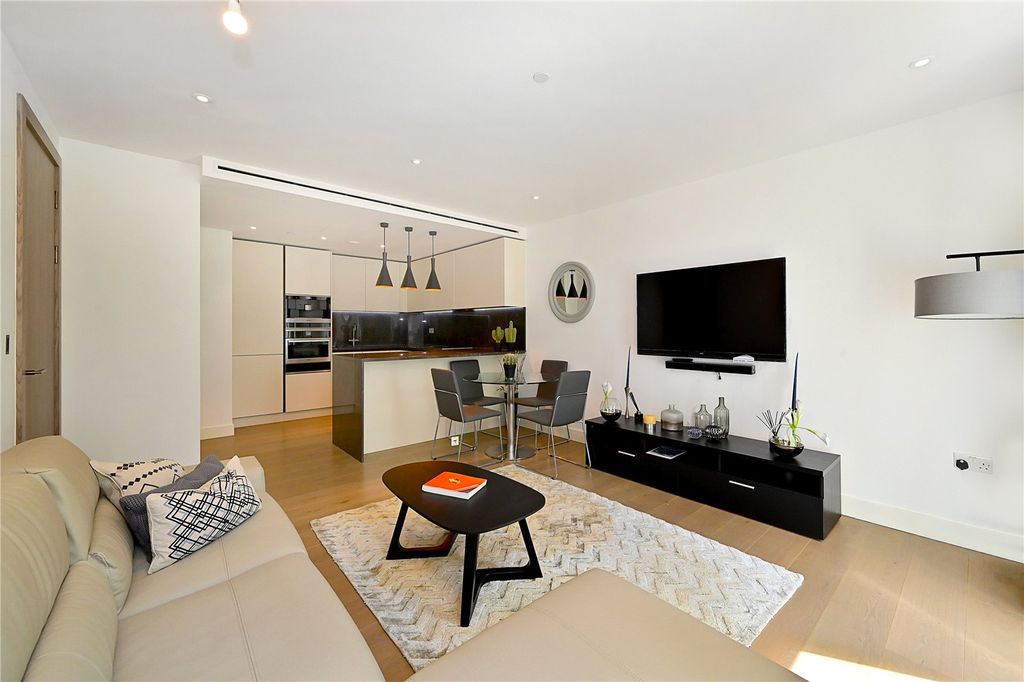 Property photo 3 of 13 Reception/Kitchen