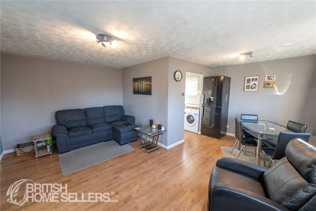 Property photo 3 of 8 Picture No. 15