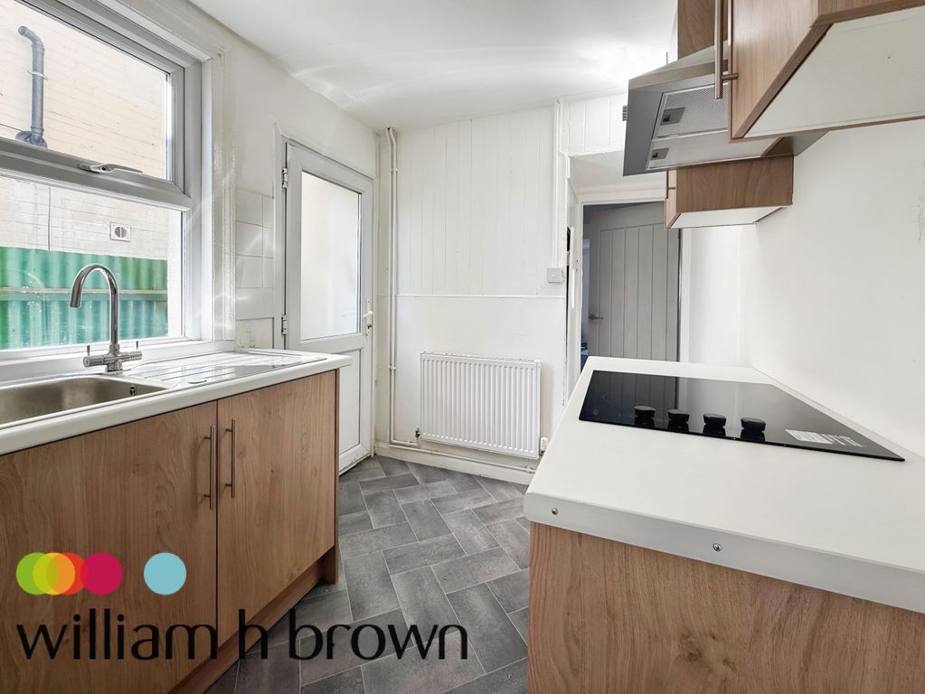Property photo 3 of 9 Kitchen