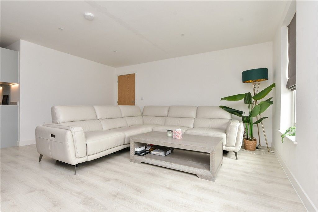 Property photo 1 of 8 Lounge/Diner