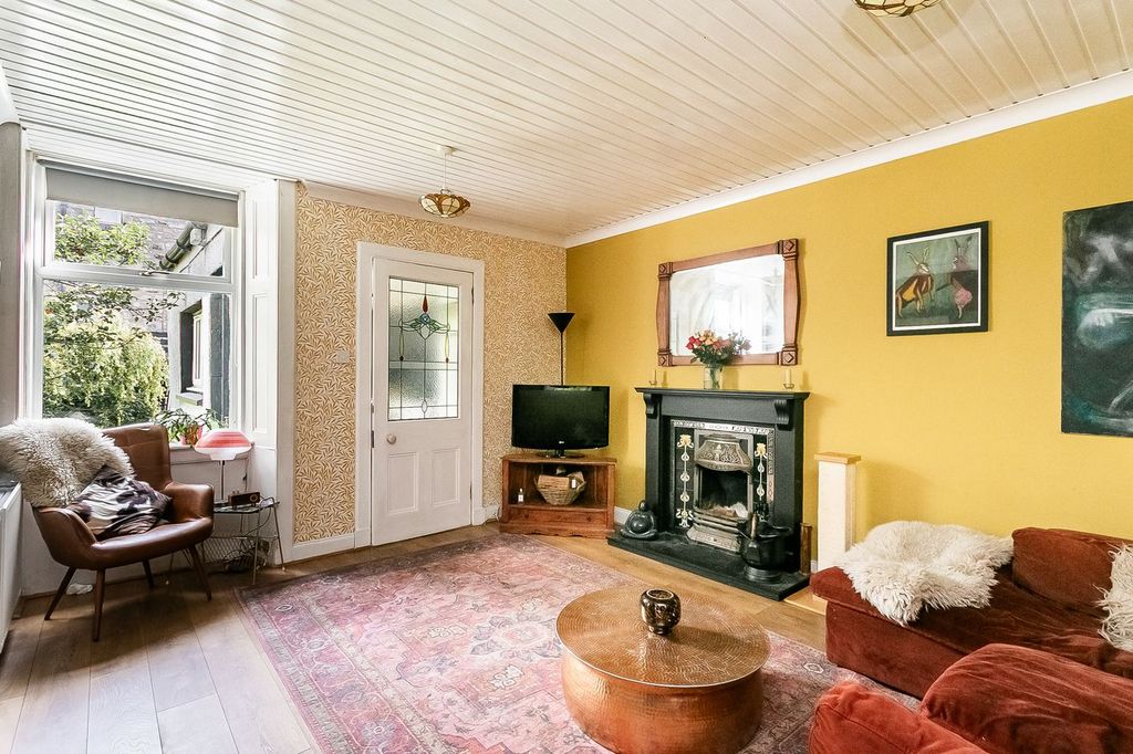 Property photo 2 of 32
