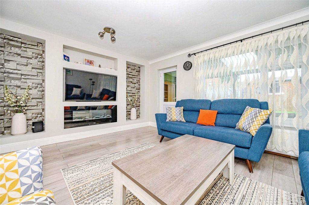 Property photo 3 of 14 Living Room