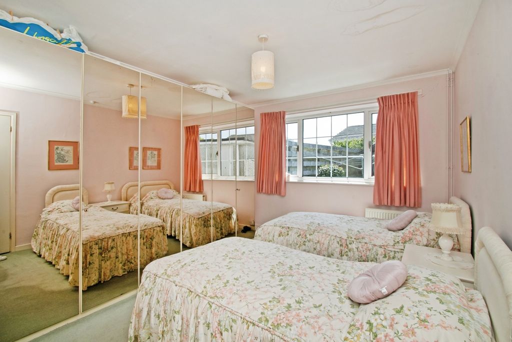 Property photo 2 of 17 Photo
