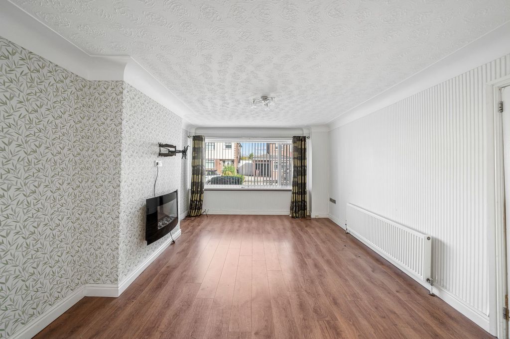 Property photo 2 of 34