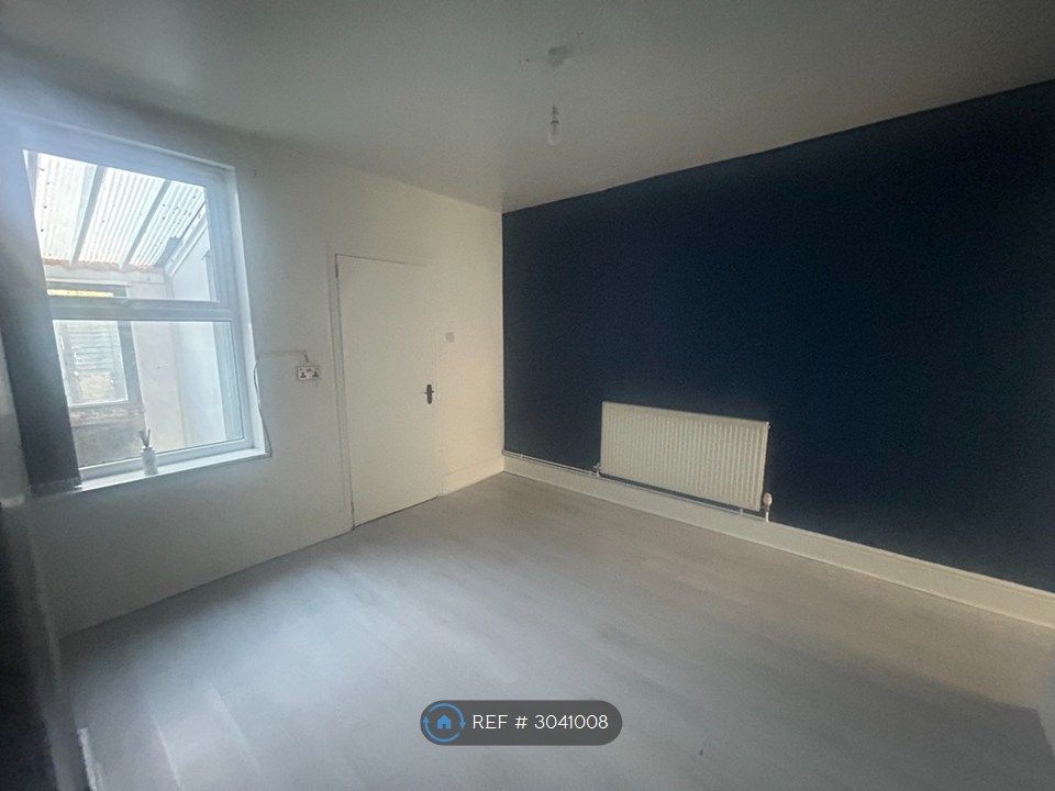 Property photo 3 of 10 Dining Room