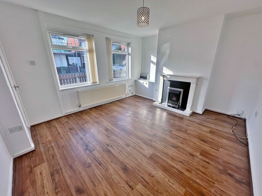 Property photo 2 of 15 Photo 6