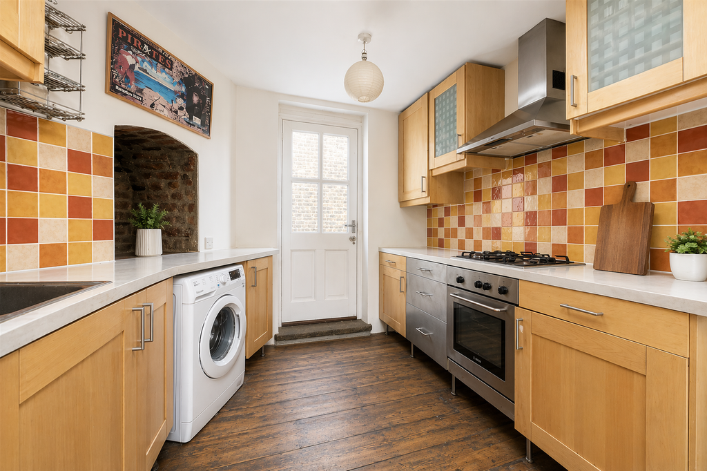 Property photo 3 of 11 Kitchen