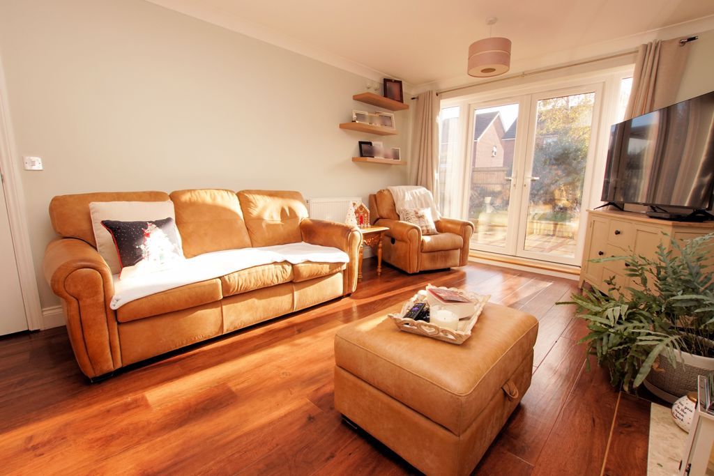 Property photo 2 of 18 Lounge