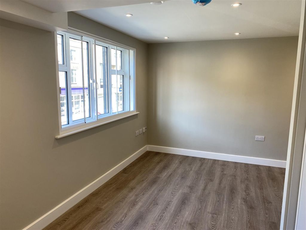 Property photo 3 of 5 Img-2191.Jpg