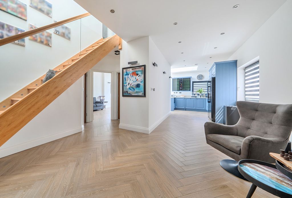 Property photo 1 of 16 1493629-18-6A5779...