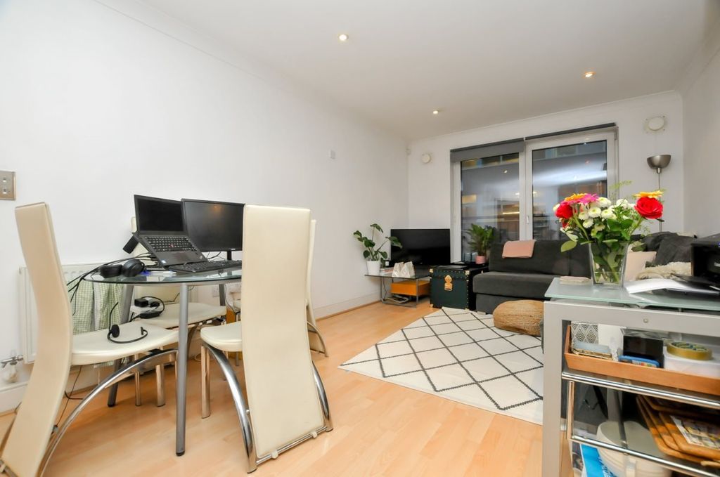 Property photo 3 of 8