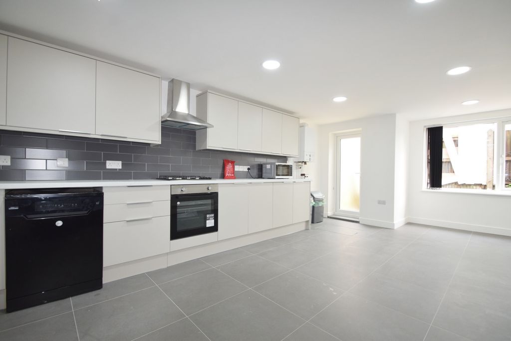 Property photo 2 of 13 Photo 1