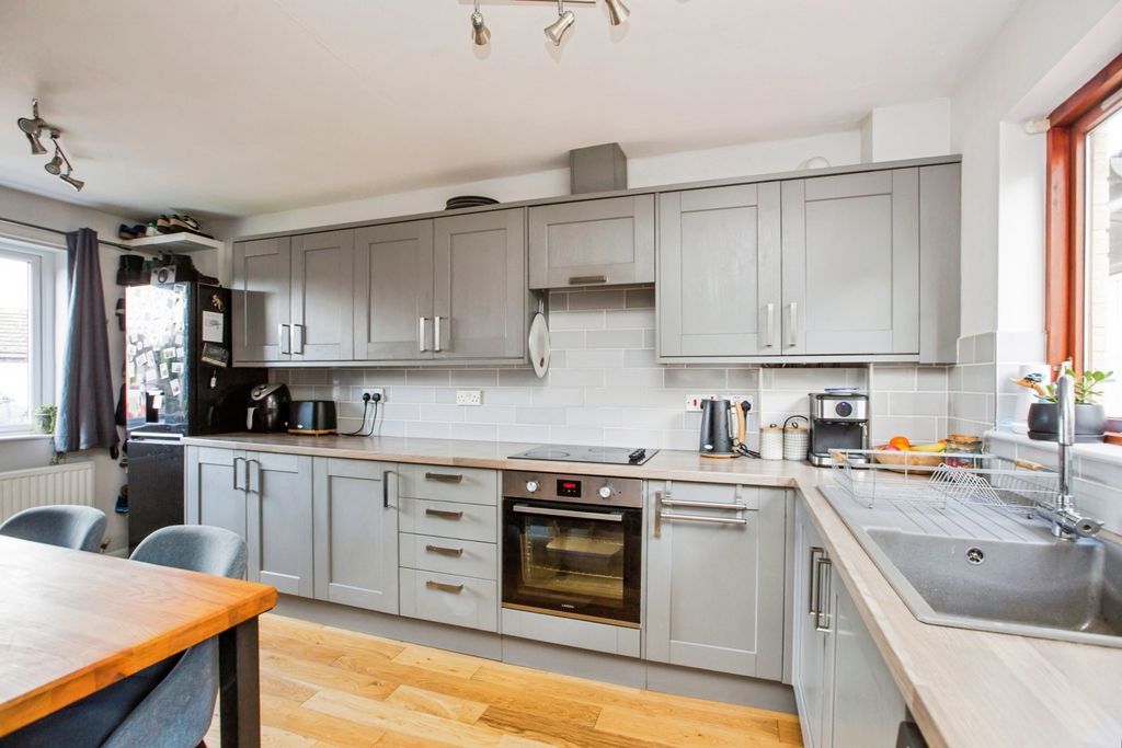 Property photo 3 of 17 Kitchen / Dining