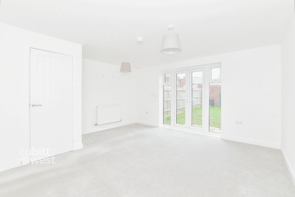 Property photo 3 of 11 E9Eefde2-901Gqcig