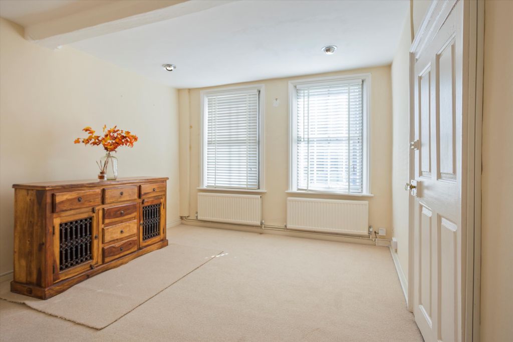 Property photo 2 of 14 Image