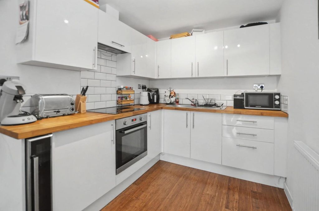 Property photo 2 of 7 Kitchen Area