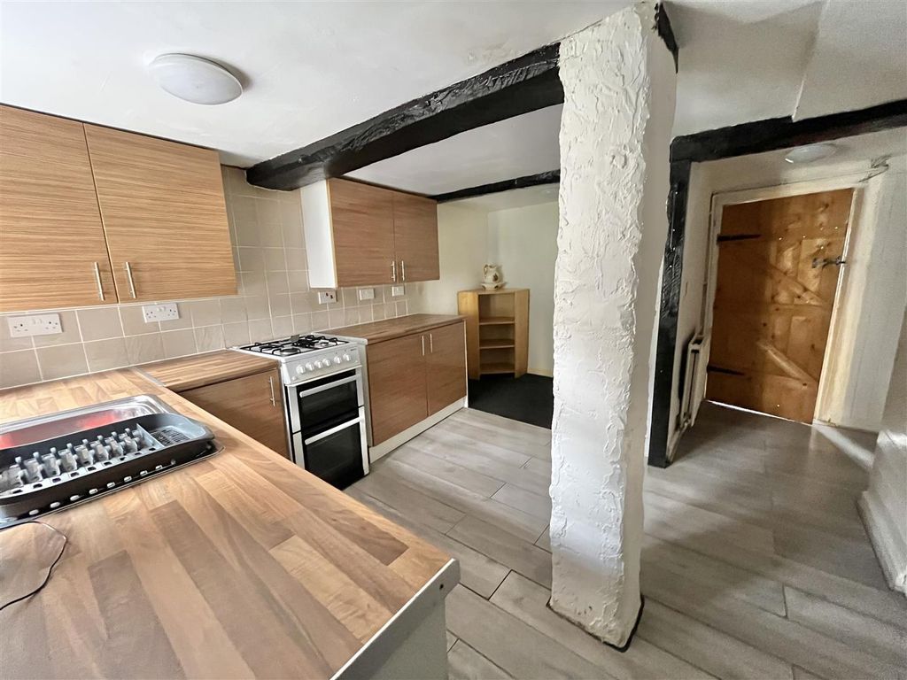 Property photo 3 of 9 Kitchen