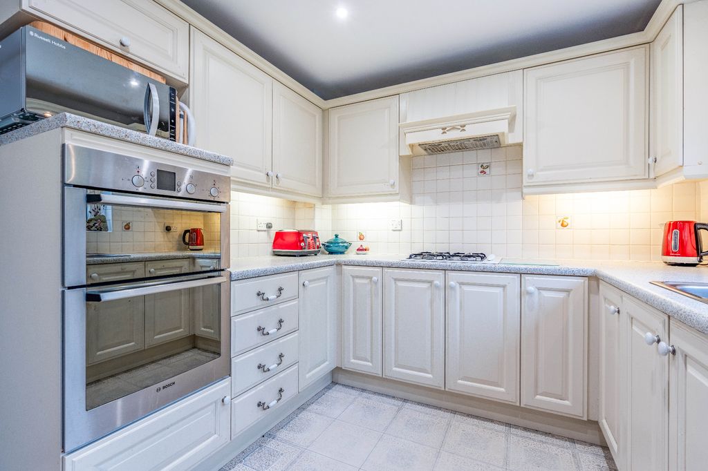 Property photo 2 of 39