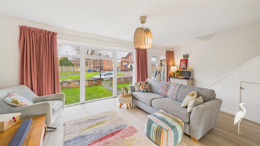 Property photo 2 of 26 Lounge