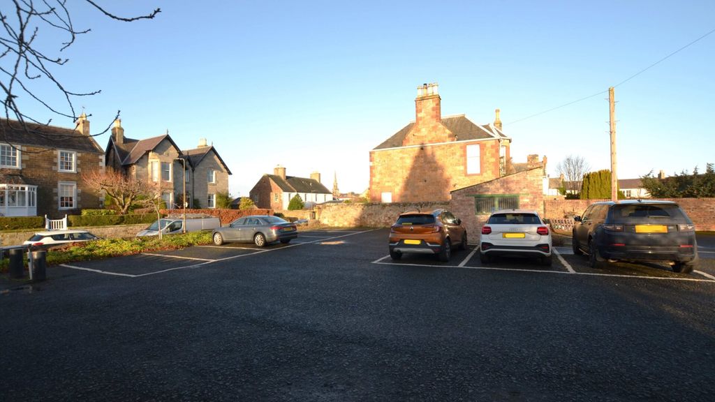 Property photo 3 of 4