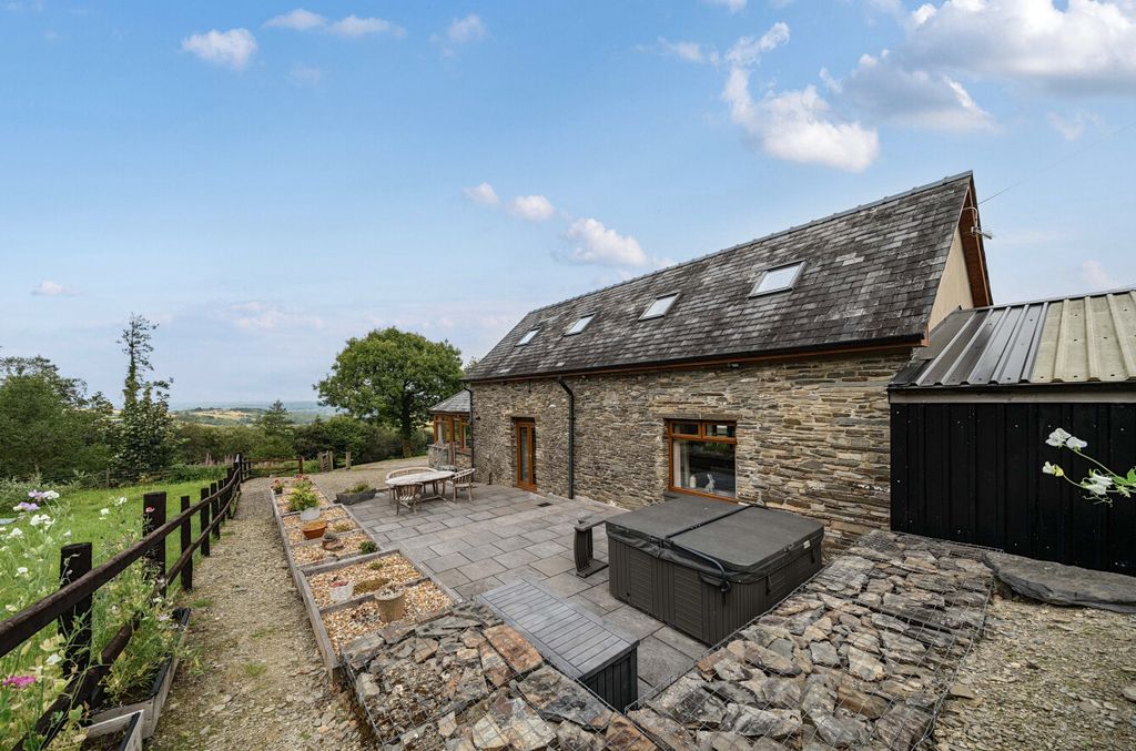 Property photo 2 of 25