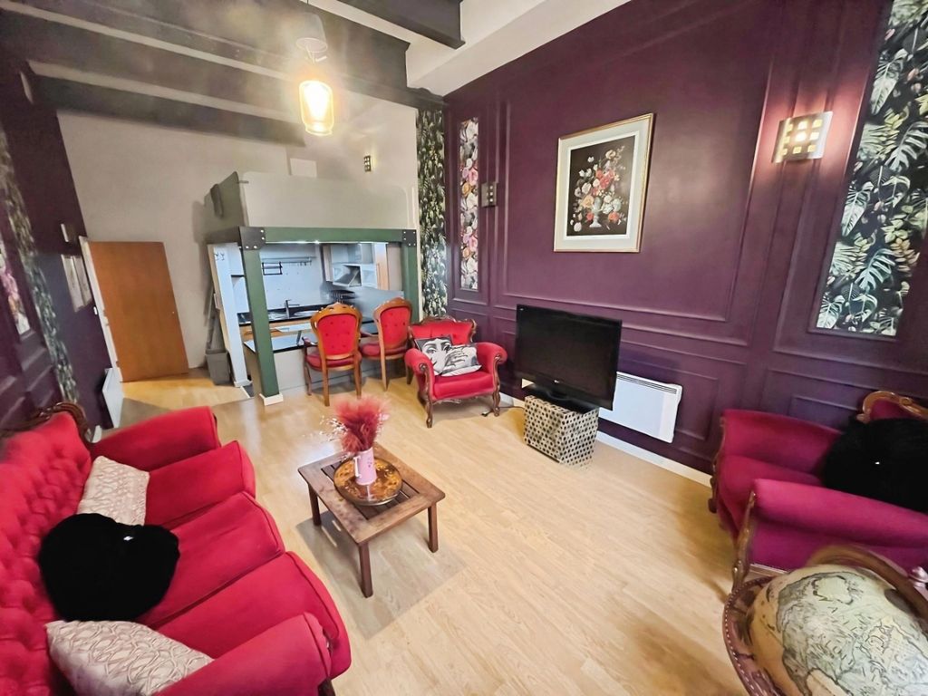 Property photo 3 of 16 Lounge