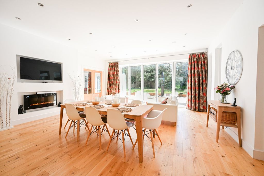 Property photo 2 of 24