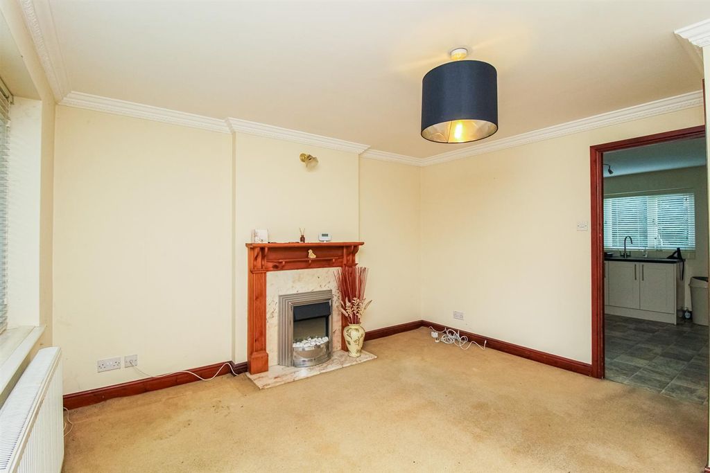 Property photo 3 of 11 Lounge