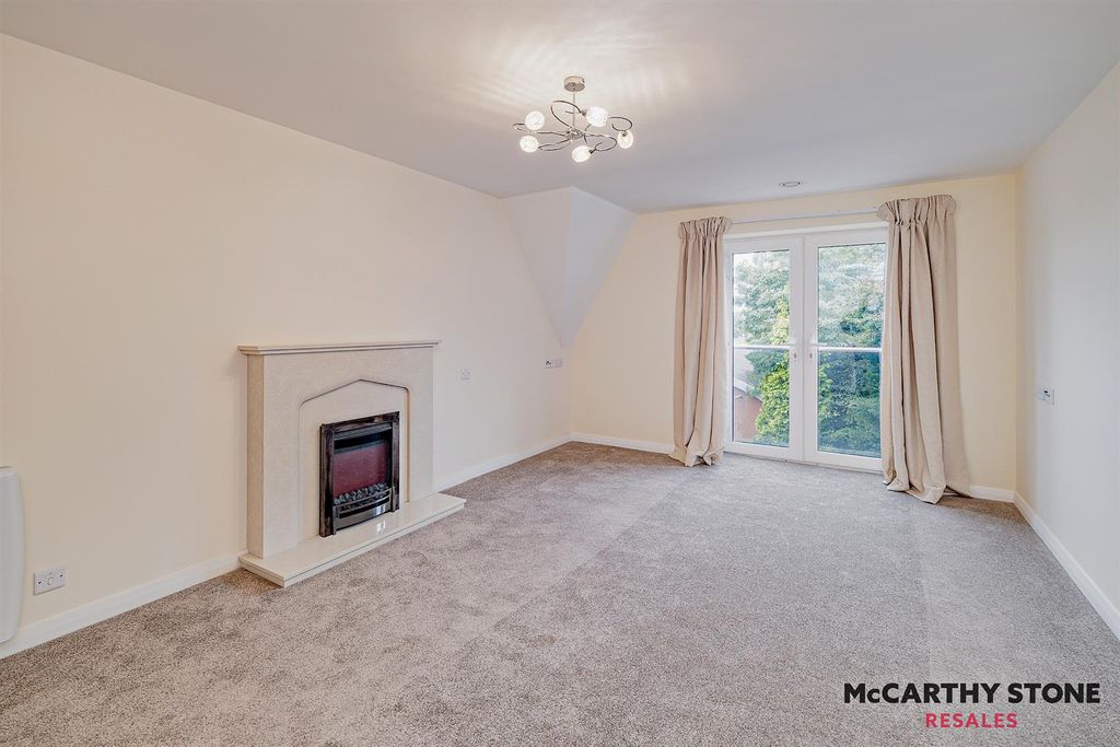 Property photo 2 of 17 8622124-Interior02-800.Jpg