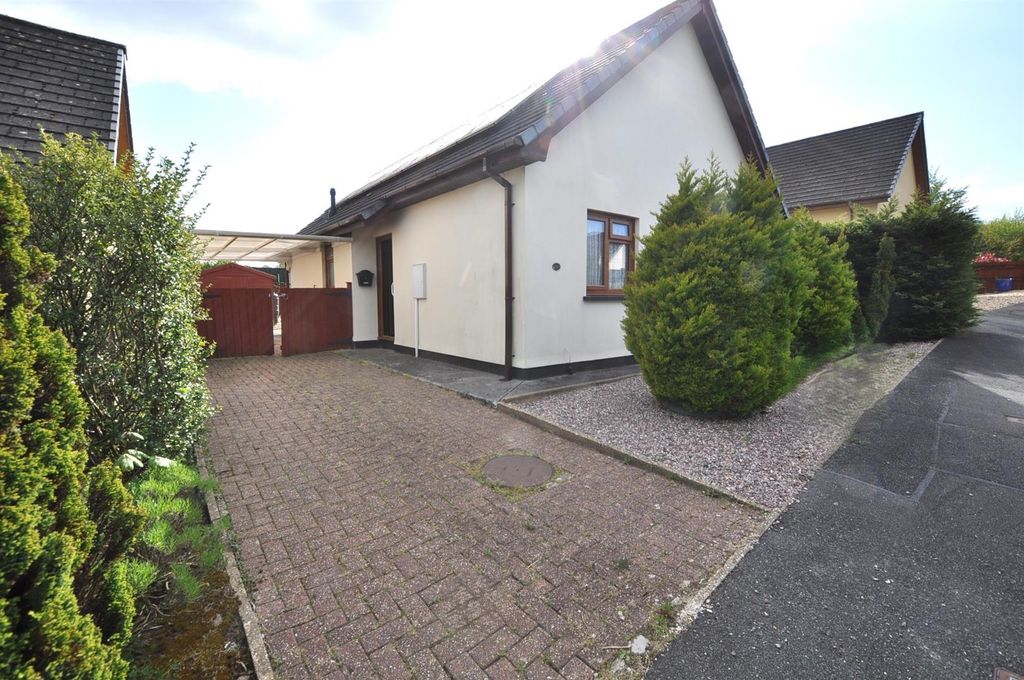Property photo 1 of 12 Entrance