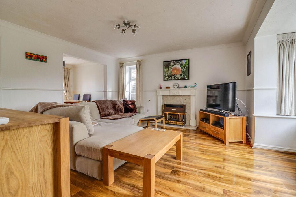 Property photo 2 of 28 Picture No. 01