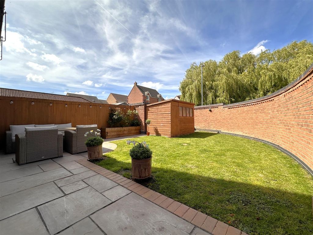 Property photo 3 of 21 Lovely Walled Garden 790
