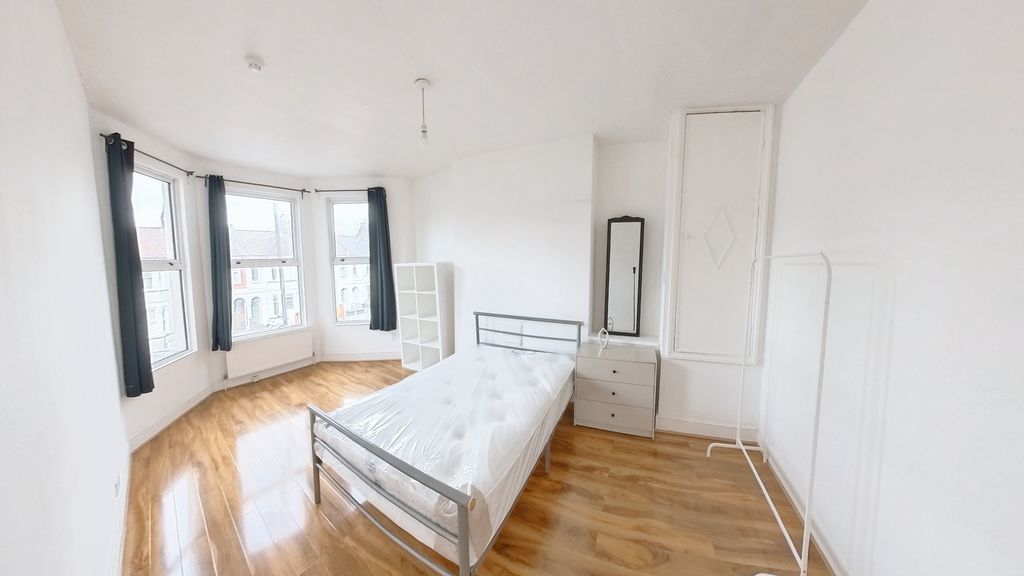 Property photo 2 of 22