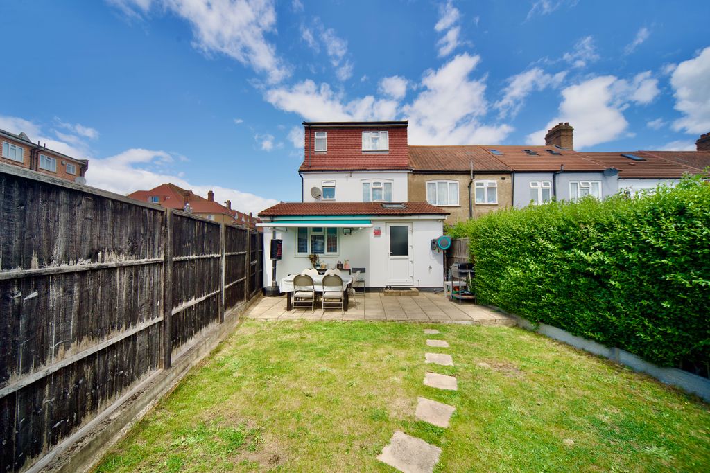 Property photo 2 of 21 Rear Garden (1)