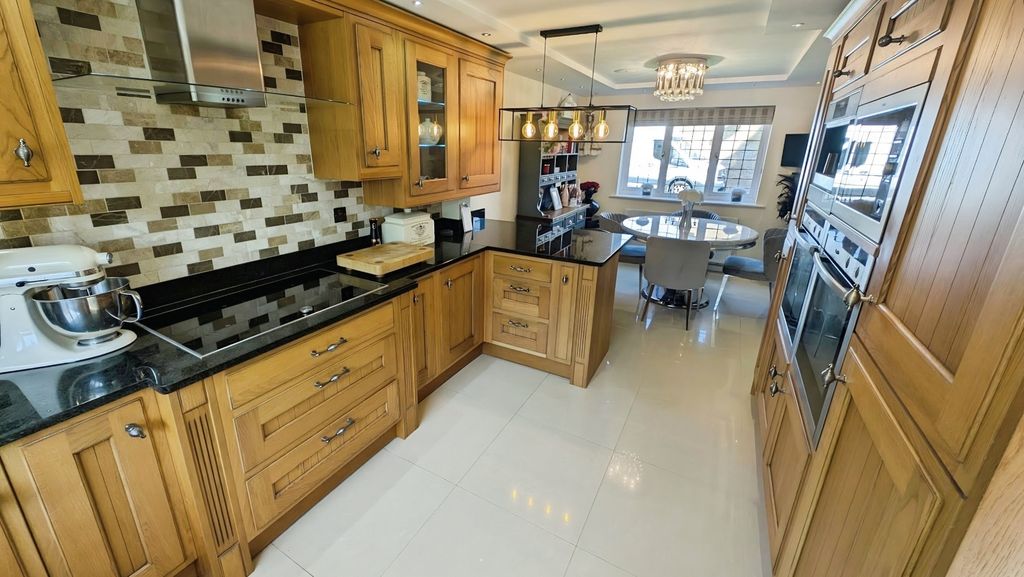 Property photo 3 of 30 Pbox-Img.Jpg