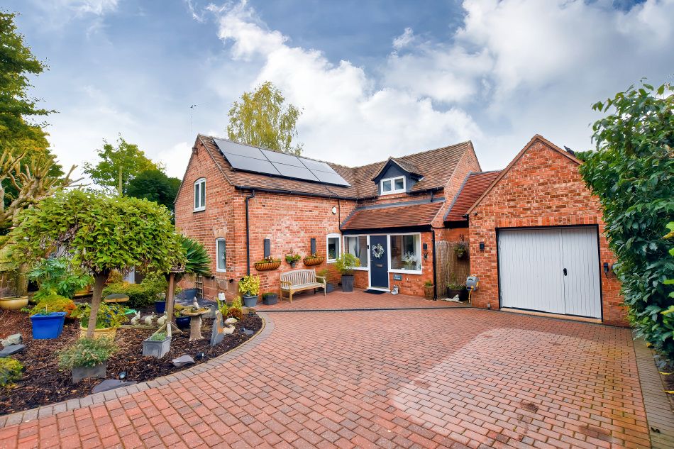 Property photo 1 of 34 Front Aspect