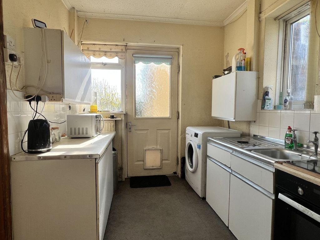 Property photo 3 of 14 Kitchen
