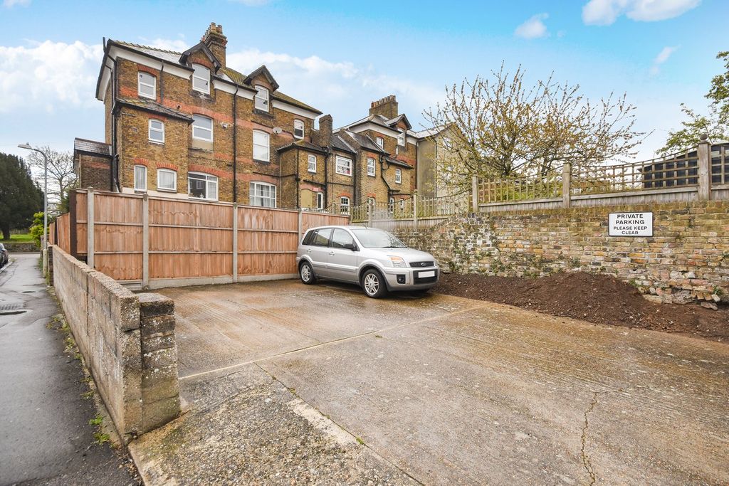 Property photo 3 of 12