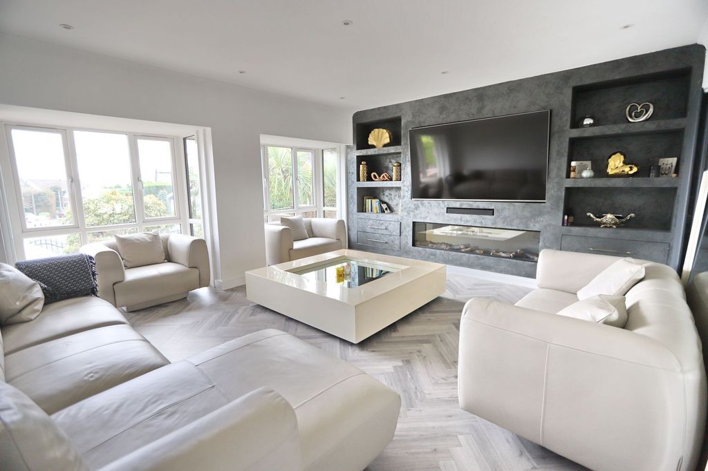 Property photo 3 of 27