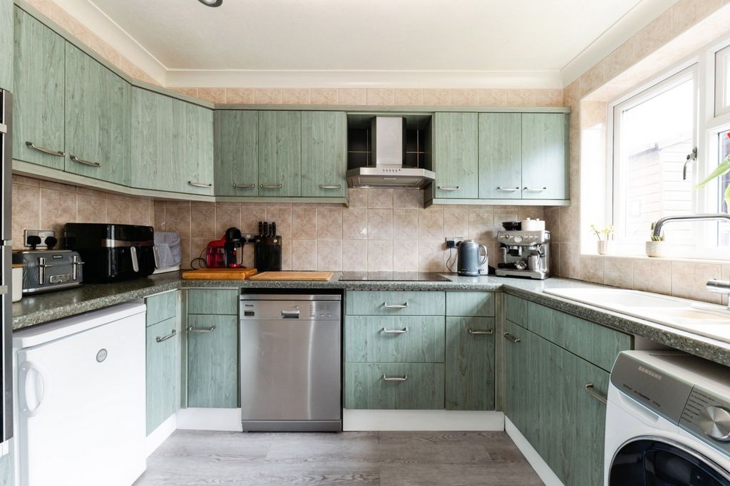 Property photo 2 of 15 Kitchen