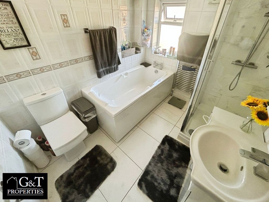 Property photo 3 of 27