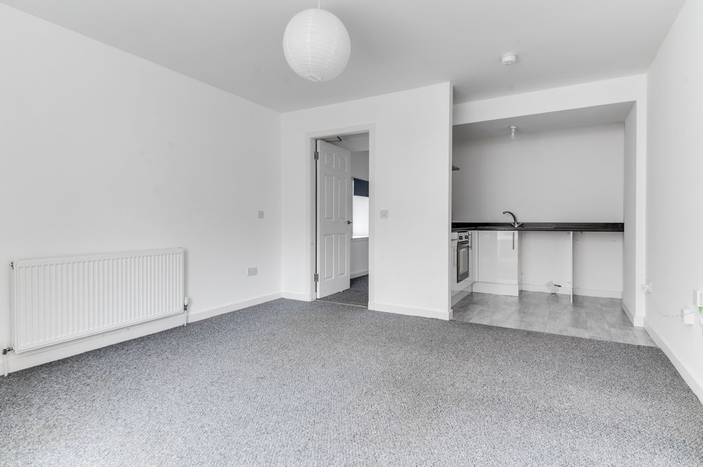 Property photo 3 of 11 62Qs-0001