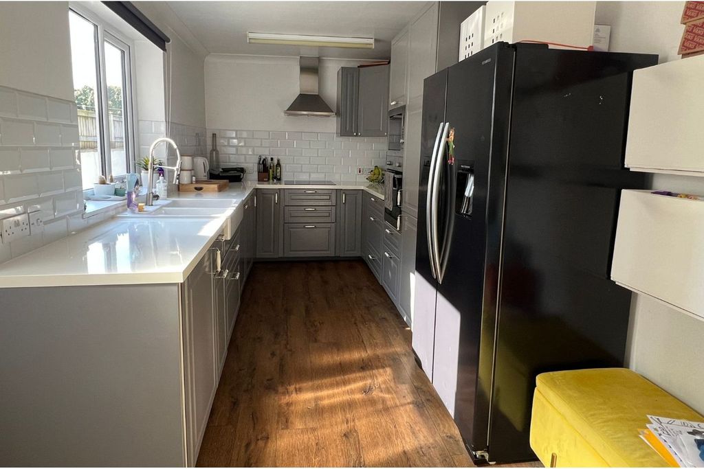 Property photo 3 of 13 Kitchen